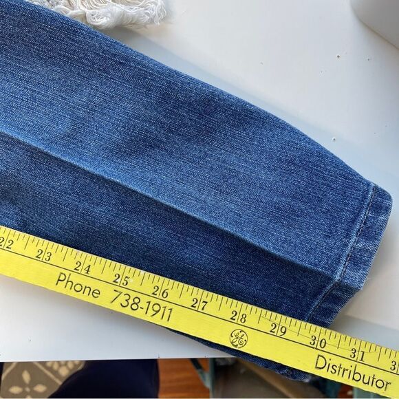 Gloria Vanderbilt Medium Wash Straight Leg Jeans, Size 12 - Picture 3 of 6